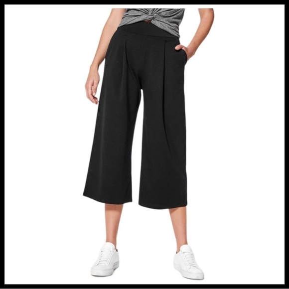 LULULEMON Can You Feel the Pleat Wide Leg Crops - Picture 1 of 10